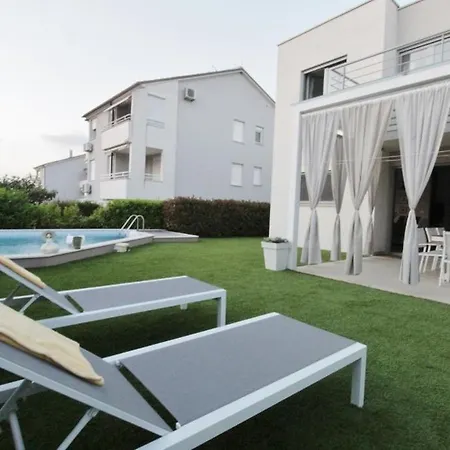 Villa Pura Vida With Pool