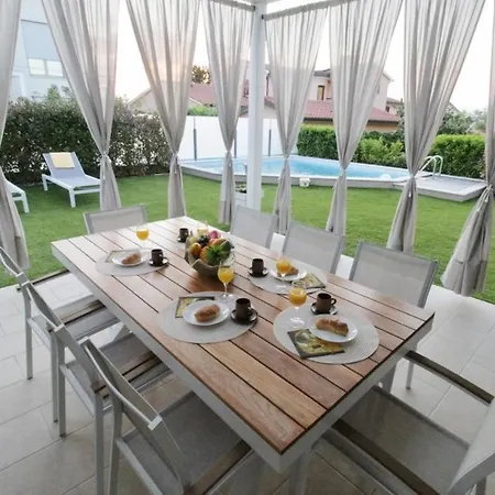 Pura Vida With Pool