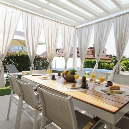 Pura Vida With Pool Villa *